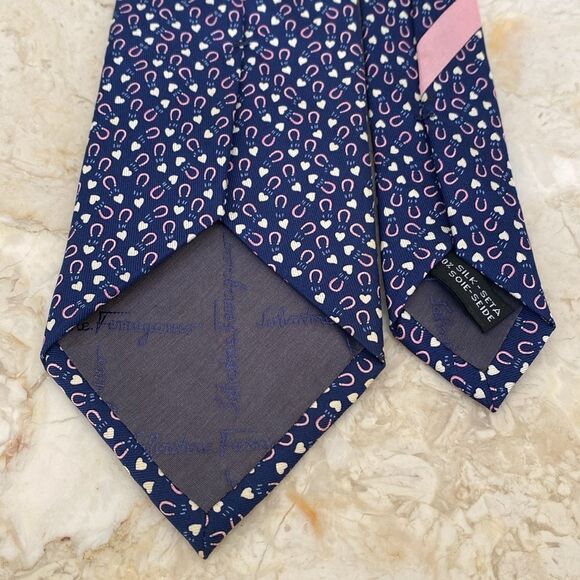 Salvatore Ferragamo Magnets & Hearts 100% Silk Tie - Picture 8 of 12